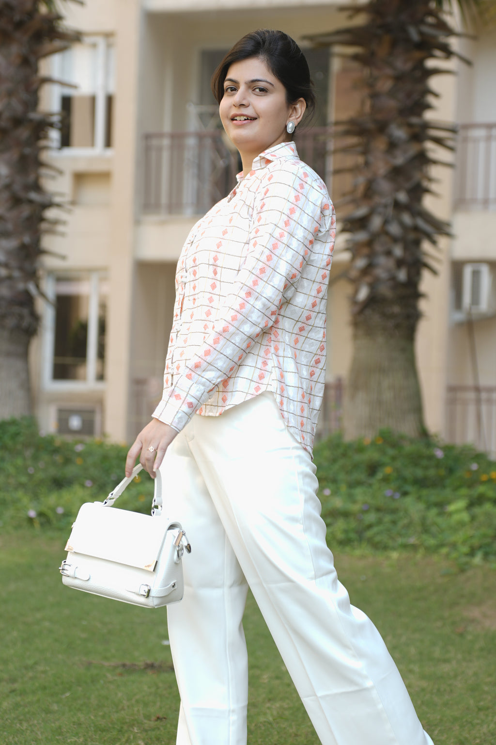 White base golden grid peach motif shirt